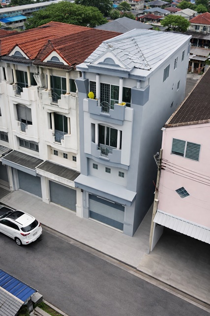 7-Eleven 50ม. 2แห่ง Lotus อาคารพาณิชย์ 3.5 ชั้น Big C เคหะร่มเกล้า 150 ม. 3นอน 3น้ำ 20ตรว. 280ตรม.  ให้เช่า ราคา 10,999 บาทต่อเดือน7-Eleven 50m. 2 Lotus Commercial building BigC KehaRomKlao 150m. for rent 3.5storeys 3Bed 3Bath 20sq.wah 280 sq.m. 10,999B-M.ถนน เคหะร่มเกล้า60-66 แขวง คลองสองต้นนุ่น เขต ลาดกระบัง จังหวัด กรุงเทพมหานครขนาดที่ดิน 20 ตารางวา พื้นที่ใช้สอย 280 ตารางเมตรLand size 20 sq.wah Usable area 280 sq.m.อาคารพาณิชย์ 3.5 ชั้น พื้นที่เปิดโล่งทุกชั้น ปรับแต่งได้ตามการใช้งานทุกชั้นมีห้องน�