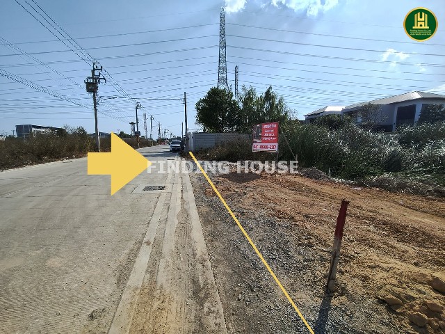 รายละเอียดที่ดิน- เนื้อที่: 400 ตารางวา (1 ไร่เต็ม)- รูปแปลง: หน้ากว้างประมาณ 26 เมตร | ลึกประมาณ 66 เมตร- ผังเมือง: สีเขียว (ที่ดินประเภทชนบทและเกษตรกรรม)- สภาพ: ปัจจุบันยังไม่ได้ถม (ช่วยให้ผู้ซื้อวางแผนระบบระบายน้ำและระดับดินได้ตามต้องการ)พิกัด: ซอยบางปลา 20/1 (เทพารักษ์ กม.13) ต.บางปลา อ.บางพลี จ.สมุทรปราการGoogle Maps: https://www.google.com/maps?q=13.5879027,100.7333901   จุดเด่นที่ห้ามพลาด (Highlights)- ถนนหน้าทรัพย์กว้า