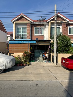 ต่อเติมครบ พร้อมอยู่จริง ขายทาวน์โฮม บ้านพิศาล สุวรรณภูมิ โครงการ 2/1 (Banpisan Suvarnabhumi Project 2/1) 3 ห้องนอน บางโฉลง.ที่ตั้ง:ตำบลบางโฉลง อำเภอบางพลี จังหวัดสมุทรปราการแผนที่ https://maps.app.goo.gl/nm19CBLQqMFVajvL9.รายละเอียดบ้าน:- ทาวน์โฮม 2 ชั้น- ที่ดิน 18.5 ตารางวา- พื้นที่ใช้สอยประมาณ 114 ตารางเมตร- 3 ห้องนอน 2 ห้องน้ำ- หน้าบ้านกว้าง จอดรถได้สะดวก- ฟังก์ชันบ้านเหมาะสำหรับอยู่อาศัยจริง.สภาพบ้านและการต่อเติ