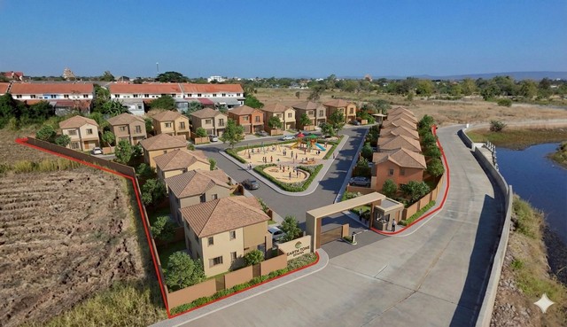 รหัสทรัพย์ MKR0040เนรมิตที่ดินของคุณให้มีมูลค่ามากขึ้น ที่ดินทำเลดีในตัวเมืองชัยภูมิ #เพียงไร่ละ1ล้านบาทเท่านั้น เนื้อที่ 4ไร่ 1งาน 52ตารางวา  เหมาะสำหรับผู้ที่ต้องการพื้นที่ สร้างหมู่บ้านจัดสรร อพาร์ทเมนต์ บ้านพักอยู่อาศัย ติดถนนคอนกรีต     ราคาขาย 4,590,000บาทจุดเด่นทำเล ใกล้หมู่บ้านเอื้ออาทร ใกล้ปั๊ม ปตท. ใกล้ บขส. อยู่ในชุมชนกุดแคน ใกล้สำนักงานพัฒนาฝีมือแรงงาน �