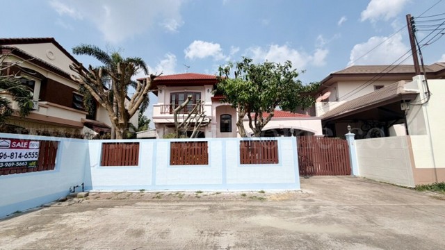 รหัสทรัพย์&nbsp; N0941บ้านเดี่ยว สีวลี รังสิต 2 สภาพดี พร้อมเข้าอยู่ ใกล้ฟิวเจอร์รังสิตที่ตั้ง :&nbsp;ตำบลประชาธิปัตย์ อำเภอธัญบุรี จังหวัดปทุมธานี 12130รายละเอียดทรัพย์&nbsp;- บ้านเดี่ยว 2 ชั้น ขนาดเนื้อที่ 86.2 ตารางวา พื้นที่ใช้สอย 200 ตารางเมตร- 3 ห้องนอน, 3 ห้องน้ำ, 1 ห้องนั่งเล่น, 1 ห้องครัว, 2 ที่จอดรถ- แถม เครื่องปรับอากาศ, เครื่องทำน้ำอุ่น, เครื่องปั๊มน้ำ+แท้งค์น้ำ&nbsp;- หันทาง ทิศตะว�