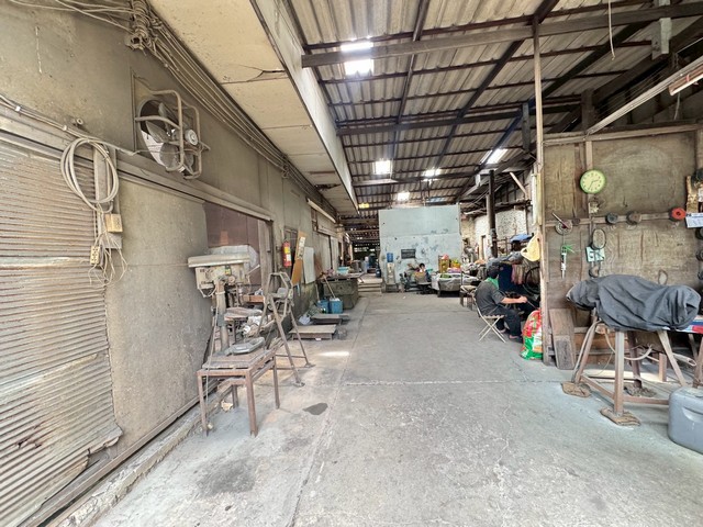 ขายที่ดินติดคลองดำเนินสะดวก•••• ดำเนินสะดวก ราชบุรี ••••• เนื้อที่ 4 ไร่ พร้อมสิ่งปลูกสร้าง• ทำเลดีหายาก• บรรยายกาศดีมาก ติดถนน• ติดเทศบาลศรีดอนไผ่ พื้นที่เป็นสี่เหลี่ยมจัตุรัส• ประตูทางเข้ากว้าง 12 เมตร ที่ ถมแล้วเสมอถนนสิ่งปลูกสร้าง• มีโกดัง ขนาดกว้าง 16 เมตร | ลึก 48 เมตร 1 หลัง• ทาวน์เฮ้าส์ 2 ชั้น 12 คูหา | พัฒนาเป็นห้องเช่า เก็บค่าเช่าได้• มีอู่เรือพร้อมมีน้ำ