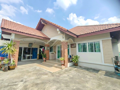 BHL1186บ้านเดี่ยว ชั้นเดียว ซ. สุขาประชาสรรค์ 2 (ซอย สมถวิล) ปากเกร็ด ที่ตั้ง :  ซอย สุขาประชาสรรค์ 2 (สมถวิล) ตำบลบางพูด อำเภอปากเกร็ด จังหวัดนนทบุรีรายละเอียดบ้าน- เนื้อที่ 116 ตร.ว. พื้นที่ใช้สอย 70 ตร.ม. - 3 ห้องนอน 1 ห้องน้ำ - 1 ห้องครัว- จอดรถได้ 4-5 คัน - แถมแอร์ 2 ตัว ปั้มน้ำ แท้งค์น้ำ- หน้าบ้านหันทิศใต้- บ้านเดี่ยวสร้างเองมีใบอนุญาตสิ่งปลูกสร้างสถานที่ใกล้เคียง- โรงพยาบาลกรุงไ