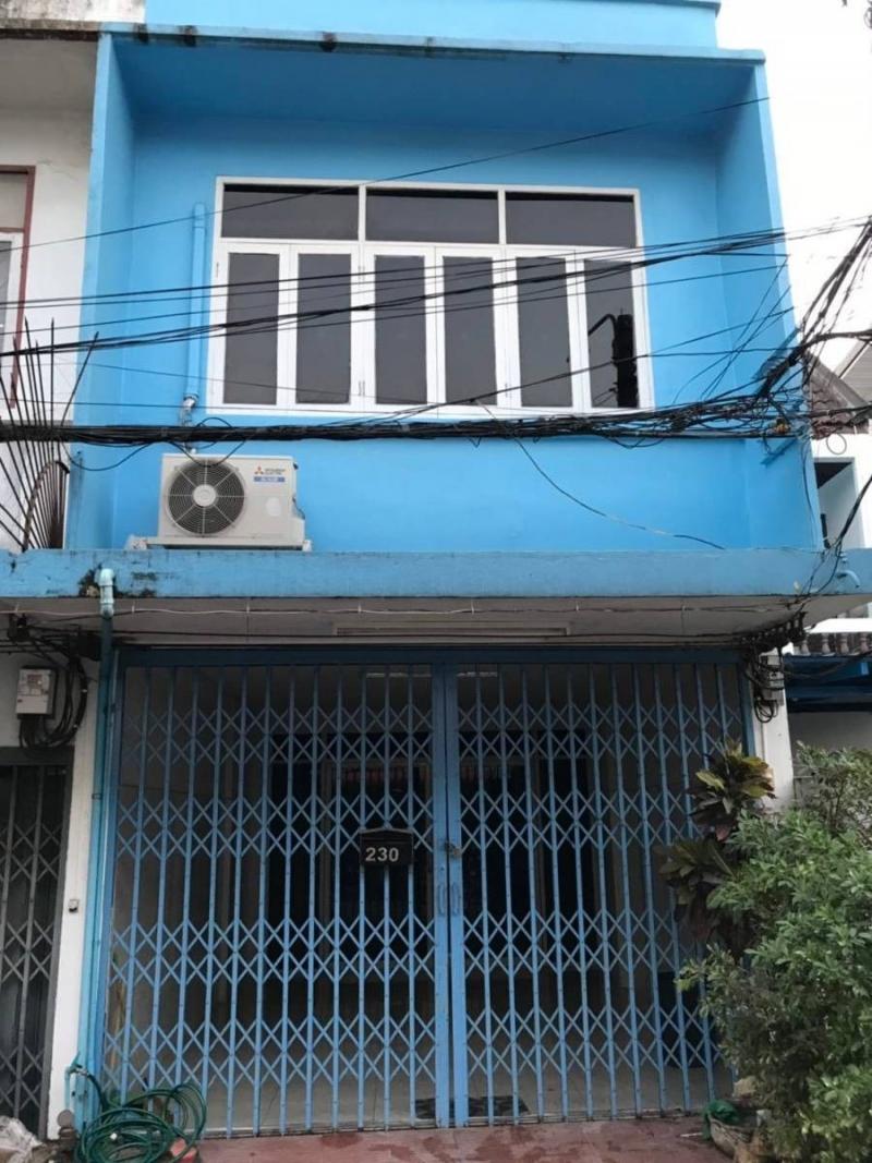 รายละเอียด  ให้เช่าทาวน์เฮ้าส์  2ชั้นเนื้อที่ 22ตร.ว พื้นที่ใช้สอย 90 ตร.ม 2ห้องนอน 2ห้องน้ำ แอร์ ถนน ลาดพร้าว 41 ภาวนา เขตจตุจักร ราคาเช่า 15,000 บ/ด สถานที่สำคัญใกล้เคียง ร้านสะดวกซื้อ 7-11  ห้างสรรพสินค้า Makro Food Service วังหิน Lotus’s วังหิน The Jas วังหิน Plaza Lagoon ตลาดอินดี้ โชคชัย 4 The Shelter โชคชัย 4 The Crystal เอกมัย-รามอินทรา Central EastVille Crystal Design Center Home Pro เอกมัย-รามอินทรา Bg C ลาดพร้าว 1 Lotus’s รามอินทรา-อาจณรงค์ Big C ลาดพร้า�