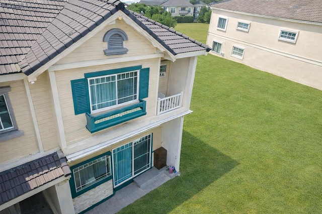 ฟังก์ชัน 2นอน 3น้ำ บางนา กม.7 เมกาบางนา 900 ม.ให้เช่าทาวน์โฮม 2 ชั้น บ้านพร้อมอยู่ 21 ตร.วา. 168 ตร.ม. 24,999 B-M. รร.นานาชาติคอนคอร์เดียน 1.3 กม. เฟอร์ฯ และเครื่องใช้ไฟฟ้าครบ เหมาะอยู่อาศัย ทำเลบางนา บางพลี เดินทางสะดวก BTSบางนาMega Bangna Bangna Km.7 900m.Townhome for rent 2 storeys 2bed 3bath ready to move in land size 21sq.wa. 168sq.m. rental price 24,999B-M Concordian Inter Sch 1.3km. fully furnished and equipped with appliances suitable for living convenient location in Bangna Bang Phli with easy access to BTS Bangnaถ.บางนา-ตราด ซอยราชวินิตบางแก้ว แขวงบางแก้ว เขตบา�