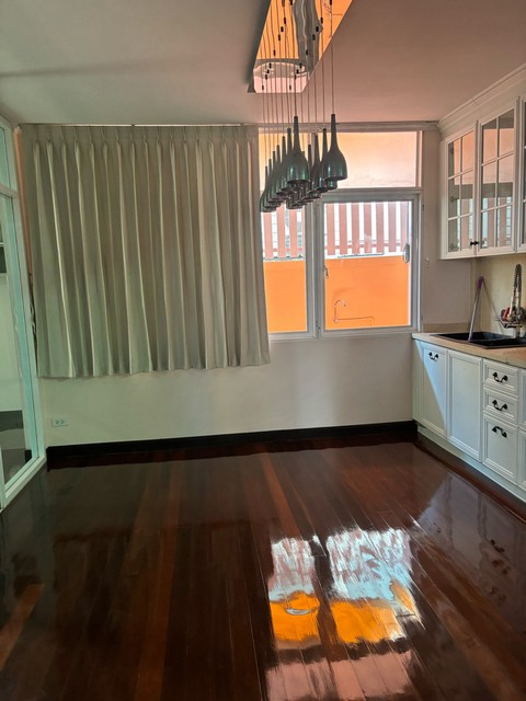 P605 ให้เช่าบ้านเดี่ยว 2 ชั้น ซอยลาดพร้าว 69 หน้าปากซอยมีรถไฟฟ้าสายสีเหลืองสถานีลาดพร้าว 71 เดินทางสะดวกราคาเช่า 35,000 บาท/เดือนราคาเช่า จดทะเบียนบริษัท 43,000 บาท/เดือนประกัน 2 ล่วงหน้า 1ติดต่อ คุณช่อผกา โทร 0616198565 LINE 0616198565สำรอง LINE 0812523279 ส่งลิ้งก์ไว้ได้เลย-ให้เช่าบ้านเดี่ยว 2 ชั้น ซอยลาดพร้าว 69 หน้าปากซอยมีรถไฟฟ้าสายสีเหลืองสถานีลาดพร้าว 71-ที่ดินขนาด 65 ตร.วา-4 ห้องนอน 2 ห้องน้ำ-1 โซน�