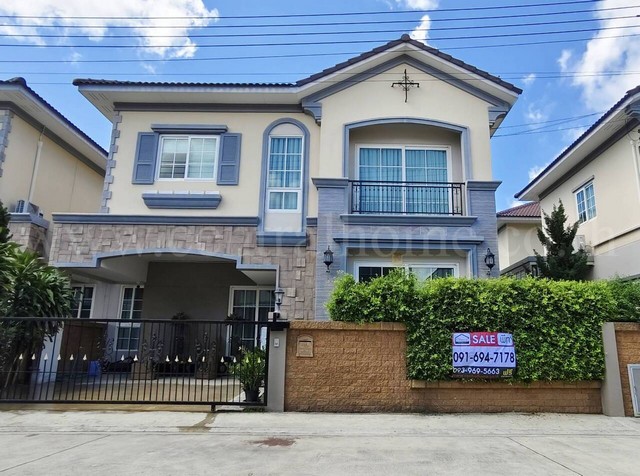 รหัสทรัพย์&nbsp;: 6295บ้านเดี่ยว&nbsp;โกลเด้น นีโอ 3 พระราม 2 ซอยพันท้ายนรสิงห์ที่ตั้ง : ถนนพระราม 2 ตำบลพันท้ายนรสิงห์ อำเภอเมืองสมุทรสาคร จังหวัดสมุทรสาคร 74000รายละเอียดทรัพย์- บ้านเดี่ยว 2 ชั้น ขนาดพื้นที่ 35.7&nbsp;ตารางวา พื้นที่ใช้สอยประมาณ 143 ตารางเมตร&nbsp;- 4&nbsp;ห้องนอน, 3&nbsp;ห้องน้ำ, 1 ห้องครัว, 1 ห้องรับแขก, 2&nbsp;ที่จอดรถ- แอร์ 3&nbsp;เครื่อง- ตกแต่งบิ้วอินทั้งหลังสิ่งอำนวยความสะดวก&nbsp;- เจ้�