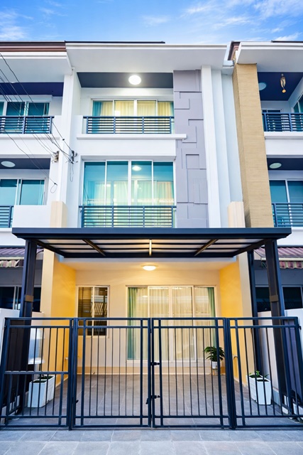 ให้เช่าทาวน์เฮาส์ ถ.ลาดกระบัง1-5 อ่อนนุช91 ARL ลาดกระบัง 2.9กม.สุขาภิบาล2 สุขุมวิท77 วงแหวน  3นอน  บ้านกลางเมือง 3 น้ำ 29,999 B-M.โรบินสัน ลาดกระบัง 1.6 กม. เหมาะอยู่อาศัย สภาพดี สะอาด บ้านพร้อมอยู่ เฟอร์นิเจอร์ครบ ใกล้สนามบินสุวรรณภูมิARL LatKrabang 2.9km. Townhouse for rent Ladkrabang Rd. 1-5 Onnut91 Sukhaphiban2 Sukhumvit 77 OnNut Outer RingRoad 3bed  BaanKlangMuang   3 bathrooms 29,999 B-M. Robinson Lat Krabang 1.6 km. Suitable for living good condition clean ready to move in fully furnished near Suvarnabhumi Airportถ.ลาดกระบัง1-5 อ่อนนุช91 สุขาภิบาล2 สุขุมวิท77