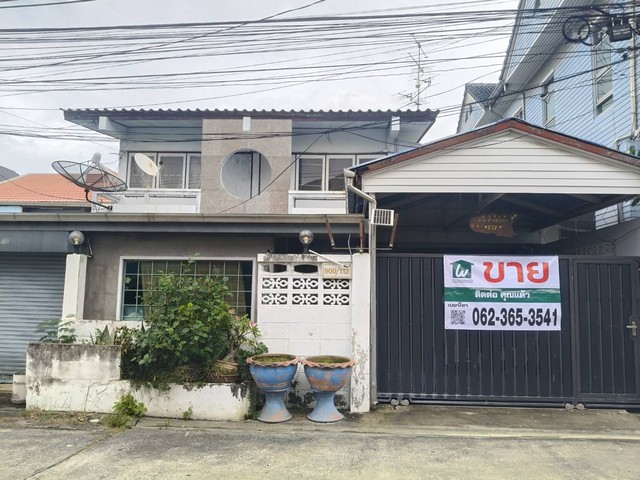 ขายบ้านเดี่ยว อุดมสุข 26 แยก 5 ซอยแสนสุข 5 ใกล้รถไฟฟ้า-อุดมสุข ทำเลดีแบบนี้หายาก ปรกติไม่ค่อยมีคนขาย มีแต่คนอยากซื้อ ช้าไม่ทันคนอื่นน๊าาา###รายละเอียด- บ้านเดี่ยว 2 ชั้น (มีดาดฟ้า)- เนื้อที่ 46 ตรว. - แถมแอร์ 2 ตัว- หน้าบ้านหันทิศเหนือ- 4 ห้องนอน / 2 ห้องน้ำ / 1 ห้องครัว / 2 จอดรถ- พื้นชั้นล่าง ปูกระเบื้องพิกัด : ซอยอุดมสุข 26 แยก 5 ซอยแสนสุข 5 แขวงบางนาเหนือ เขตบางนา กรุงเทพมหานคร????�