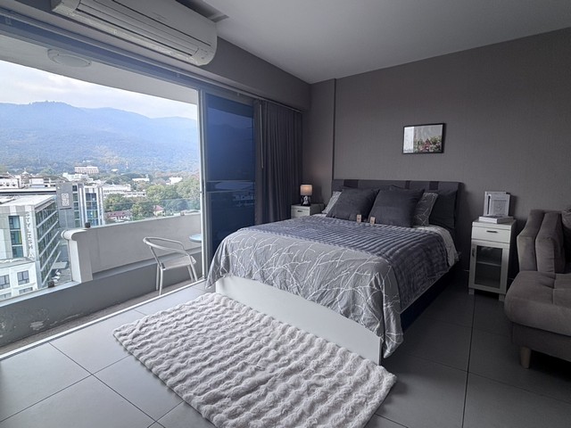 ขายคอนโด ชมดอย (Chom Doi Condo) เชียงใหม่คอนโดวิวภูเขาหายาก เห็นดอยสุเทพชัด จากห้องชั้นสูง อากาศดี บรรยากาศสงบ เหมาะทั้งอยู่อาศัยและลงทุนปล่อยเช่ารายละเอียดห้องขนาด 47 ตร.ม.ชั้น 11 วิวโล่ง วิวดอยสุเทพห้องกว้าง โปร่ง รับลมดีสภาพดี พร้อมเข้าอยู่ราคาเสนอขาย: 2,290,000 บาทค่าโอน: คนละครึ่ง (50:50) สถานที่สำคัญใกล้เคียงมหาวิทยาลัยเชียงใหม่ – ประมาณ 5 นาทีถนนนิมมานเหมินทร์ – ประมาณ 7