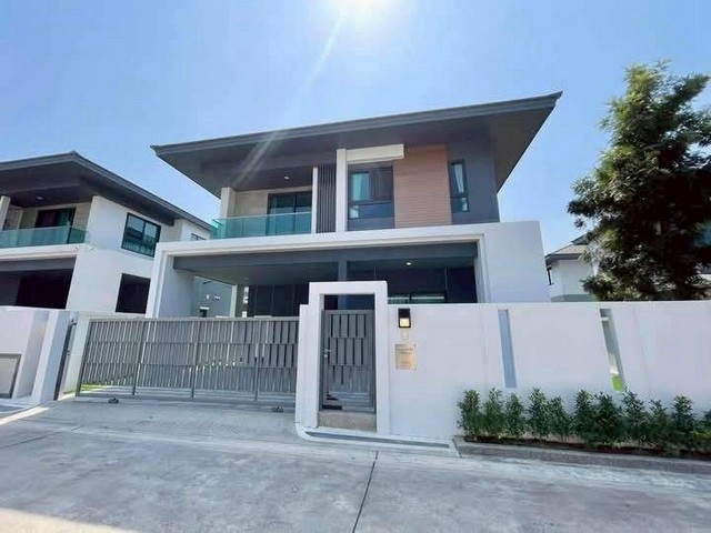 TEL : 092-288 9359 คุณดนิตาLine : https://line.me/ti/p/yxo92dHWP1รายละเอียด : เนื้อที่ขนาด 60 ตรว. พื้นที่ใช้สอย 240 ตรม.3 ห้องนอน 4 ห้องน้ำ 1 ห้องนั้งเล่น ครัวบิวท์อิน สามารถจอดรถได้ 2 คัน ตกแต่งเฟอร์นิเจอร์Built-in พร้อมเข้าอยู่สิ่งอำนวยความสดวก : - ฟิตเนส - สระว่ายน้ำ - สวนหย่อม - การักษาความปลอดภัย 24 ชั่วโมง สถานที่ใกล้เคียง : - 7-Eleven (0.6 กม.)- ท็อปส์เดลี่ (0.7 กม.)- รร.วัดสุทธาวาส (0.9 กม.)- รร.นานาชาติมูลตรีภักดี (2.6 กม.)F-A15 (201)