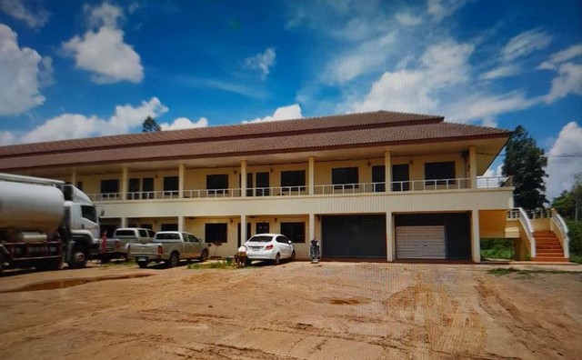 ขายที่ดินพร้อมอาคารพาณิชย์2ชั้น 15คูหา 6ไร่91ว. 25ลบ.ติดถนนสุวรรณศรเลข33 ต.ศาลาลำดวน อ.เมือง สระแก้วขายที่ดินพร้อมอาคารพาณิชย์ 2 ชั้น 15 คูหาเนื้อที่ 6 ไร่ 91 ครว. เอกสารโฉนดครุฑแดงราคายกแปลง 25 ล้านบาท (25,000,000 บาท) ค่าโอน ค่าภาษีคนละครึ่งที่ตั้งติดถนนเส้นหลักถนนสุวรรณศร (หมายเลข 33 เส้นตัดใหม่)ต.ศาลาลำดวน อ.เมือง จ.สระแก้วหน้ากว้าง ติดดถนน 4 เลน ประมาณ 120 เมตร (กำลังจะขยายเป็น 8 �