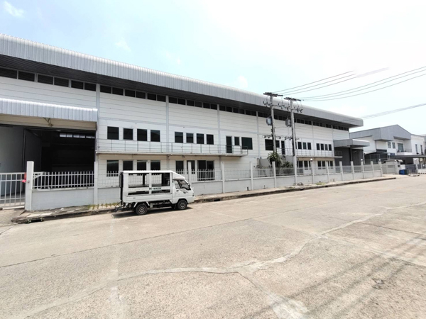 รายละเอียด  ให้เช่าโรงงาน/โกดังพื้นที่ใช้สอย 1,926 ตร.ม (พื้นที่สีม่วง)  ไฟฟ้า 3 เฟส ออฟฟิศ  ถนนลำลูกกา ปทุมธานี ราคาเช่า 130,000 บ/ด ให้เช่า ขอใบอนุญาต ร. ง 4 ได้ ( พื้นที่สีม่วง ) ไฟฟ้า 3 เฟส มีหม้อแปลงไฟฟ้า  น้ำประปา พื้นรับน้ำหนักได้ 2 ตัน / ตร.ม ออฟฟิศ 3 ชั้น +ห้องน้ำห้องน้ำแยก พื้นที่ด้านนอกบริเวรอาคาร 450 ตร.ม ด้านในอาคารชั้นล่าง 720 ตารางเมตรชั้นลอยชั้น2 มีพื้นที่ใช้สอย 360 ตร.ม ชั้�