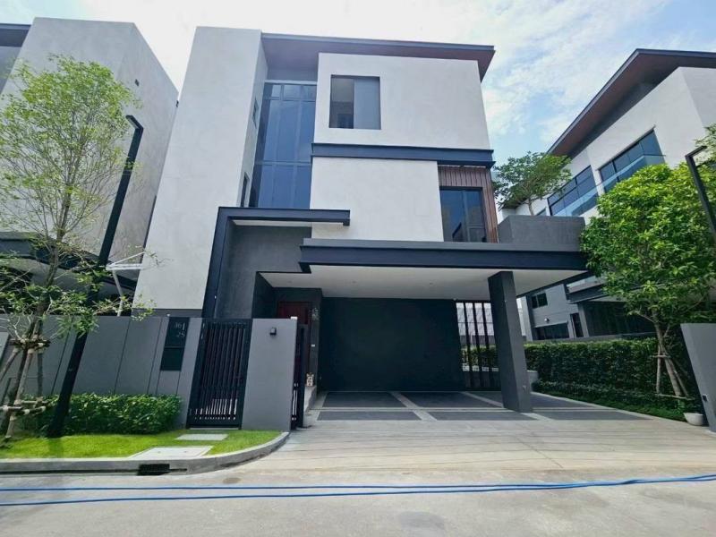 รายละเอียด  ให้เช่าบ้านเดี่ยว 2ชั้นเนื้อที่80ตร.ว พื้นที่ใช้สอย 450ตร.ม 5นอน 4น้ำ เฟอร์  2 ห้องครัว 2ห้องรับแขก 1ห้องแม่บ้าน ตกแต่งด้วยวัสดุเกรดพรีเมี่ยมพร้อมเข้าอยู่ ที่จอดรถ 4 คัน สิ่งอำนวยความสะดวก สระว่ายน้ำ ระบบรักษาความปลอดภัยพรีเมียมตลอด 24 ชม. สถานที่สำคัญใกล้เคียง  บิ๊กซี โลตัส  Crystal Park  CDC Festival Walk  Nawamin City Avenue  Index Living Mall  รพ.สินแพทย์  รพ.เปาโล The Walk เกษตรนวมินทร์ CDC Crystal Park Central Eastville KPIS Inter