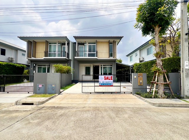 รหัสทรัพย์ 68136บ้านแฝด หมู่บ้าน อินนิซิโอ 3  ปิ่นเกล้า - วงแหวน  ( ถนนเมน ตรงข้ามคลับเฮาส์ สวนโครงการ ) ที่ตั้ง : ถนนกาญนาภิเษก - ศาลายา ตำบลศาลากลาง อำเภอบางกรวย จังหวัดนนทบุรี  11130รายละเอียดทรัพย์- ที่ดิน  37.7  ตารางวา พื้นที่ใช้สอย 135 ตารางเมตร - 3 ห้องนอน 3 ห้องน้ำ 1 ห้องรับแขก 1 ห้องครัว  พร้อมเคาท์เตอร์ครัวบิวท์อิน - จอดรถในบ้านได้ 2 คัน  - แถมฟรีเครื่องปรับอากาศจำนวน 2 เครื่อ