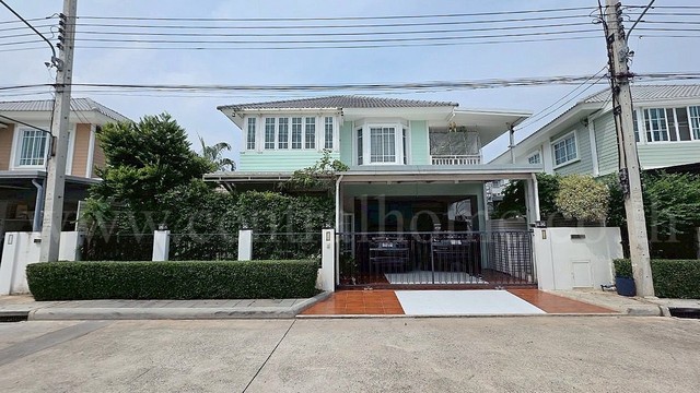 รหัสทรัพย์ : 6282บ้านเดี่ยว หมู่บ้าน ชวนชื่น ไพร์ม กรุงเทพ - ปทุมธานี&nbsp;ที่ตั้ง :&nbsp;ถนนกรุงเทพ - ปทุมธานี ตำบลบางคูวัด อำเภอเมืองปทุมธานี จังหวัดปทุมธานี 12000รายละเอียดทรัพย์- บ้านเดี่ยว 2 ชั้น&nbsp;ขนาด&nbsp;54.3&nbsp;ตารางวา&nbsp;พื้นที่ใช้สอย 180&nbsp;ตารางเมตร&nbsp;- 6 ห้องนอน, 4&nbsp;ห้องน้ำ,&nbsp;1 นั่งเล่น, 2&nbsp;ห้องครัว,&nbsp;2 ที่จอดรถ- แอร์ 2 เครื่อง- ค่าส่วนกลาง 1520 บาทต่อเดือน&nbsp;- บ้านหันทิศเหนือสิ่งอำนวย�