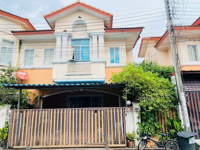 ขายทาวน์โฮม 2 ชั้น 28 ตร.ว. หม่บ้านเดอะคอนเนค 1 กิ่งแก้ว 43 ใกล้สนามบินสุวรรณภูมิ, โรบินสันลาดกระบังราคา :2,600,000 บาทรายละเอียดอสังหา :ขายทาวน์โฮม 2 ชั้น 28 ตร.ว. หมู่บ้าน เดอะคอนเนค 1 กิ่งแก้ว 43  3 ห้องนอน 3 ห้องน้ำ 2,600,000 บาท ติดต่อ 0839295426 แดนทำเล : ถนนกิ่งแก้ว ซอย 43 ต.ราชาเทวะ อ.บางพลี จ.สมุทรปราการราคา : 2,600,000 บาทการเดินทางสะดวก ใกล้ถนนบางนา ถนนลาดกระบัง ถนนวงแหวนรอบนอกบางนา-บางปะอินขอ�