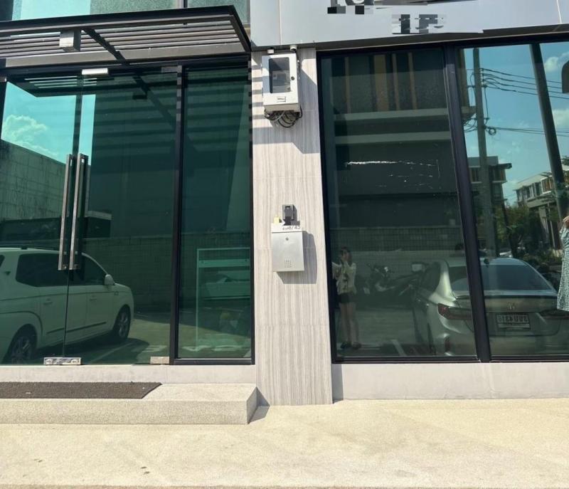 ให้เช่าโฮมออฟฟิศ ชั้น 4 เกษตรตัดใหม่ ใกล้โรงเรียนเลิศหล้า ทางด่วนศรีรัช เหมาะสำหรับโฮมออฟฟิศ liveสด คลังสินค้า คลีนิคสนใจติดต่อ คุณเจี๊ยบ Tel. 081 416 4142 Tel. 094 448 5038id : jeab_chick (สามารถแอดไลน์ สอบถามได้ คะ)ขนาดพื้นที่ 25 ตรว. พื้นที่ใช้สอย 363 ตรม.4 แอร์ มีห้องน้ำในตัวทุกชั้น(มีที่จอดรถสำหรับผู้ติดต่อ จอดจอดได้ 24 ช.ม)ชั้น 1ห้องรับแขกห้องประชุมห้องครัวสถานที่นั่งกินข้าวOut door พร้อมตกแต่ง�