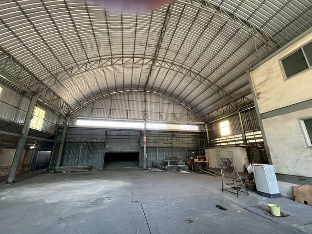 ให้เช่าโกดังโรงงาน พื้นที่สีม่วง ขนาด 1,000 ตรม. ทำเลทอง ติดถนนใหญ่ ปู่เจ้า สมุทรปราการ ขอใบรง. ได้ติดต่อ:: ชยา โทร/ID Line:: 0942823961Link Line:: https://line.me/ti/p/3xFA1An8Kcรหัส# T26-094โกดังโรงงาน พื้นที่สีม่วง ทำเลทอง ติดถนนใหญ่ ปู่เจ้า สมุทรปราการ ขอใบรง. ได้- พื้นที่ 1,000 ตรม.- ขอใบรง. ได้- พื้นที่สีม่วง- 5 ห้องน้ำ- ออฟฟิศ 2 ชั้น- เหมาะกับการเช่าเก็บของหรือทำธุรกิจต่างๆเช่น ธุรกิจล้างรถ carcare และอื่นๆ- โกดังพร้�