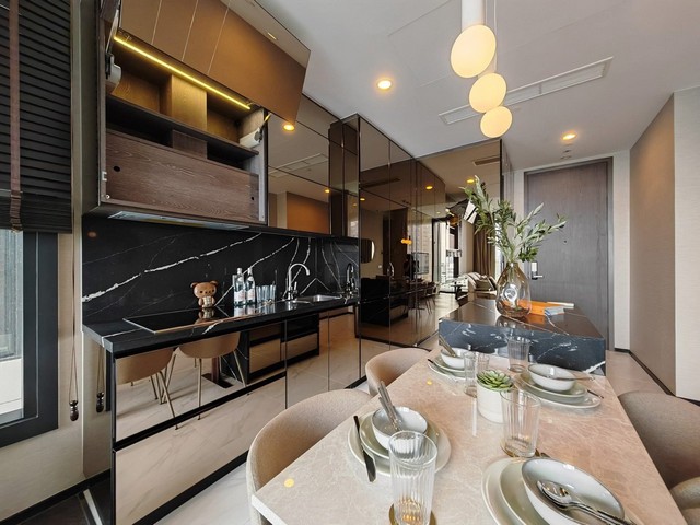 LV53387 ขาย คอนโด ดิ เอส สุขุมวิท 36 The Esse Sukhumvit 36 ติด BTS ทองหล่อ ทำเลศักยภาพใจกลางย่านธุรกิจราคาขาย :  23.5 M ไม่รวมค่าอื่นๆ   ที่ตั้ง :  ซอยสุขุมวิท 36 แขวงพระโขนง เขตคลองเตย กทม.ชื่อโครงการ : ดิ เอส สุขุมวิท 36 THE ESSE Sukhumvit 36รายละเอียด :- ขนาด 72.36 ตารางเมตร - 2 ห้องนอน - 2 ห้องน้ำ - ชั้น 12 ระเบียง- ทิศเหนือ ไม่ร้อน- ตกแต่งพร้อมเข้าอยู่ - เฟอร์เนิเจอร์ใหม่ พร้อมเครื่องใช้ไฟฟ้า- อ่างอาบน้ำ- สิทธิ์จอดรถ 1 �