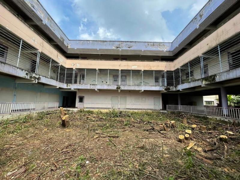 ให้เช่าอาคารขนาดใหญ่ 1,800 ตร.ม. ถนนบางแวก ระหว่างกาญจนาภิเษก – พุทธมณฑลสาย 2ติดต่อ Agent คุณบัว (Bua)Tel: 093-646-4597LINE ID: Bua093ให้เช่าอาคารโครงสร้างโรงเรียนเดิม บนทำเลศักยภาพถนนบางแวก พื้นที่อาคารรวมมากกว่า 1,800 ตารางเมตร บนที่ดินเกือบ 1.5 ไร่ เหมาะสำหรับผู้ประกอบการหรือองค์กรที่ต้องการอาคารขนาดใหญ่ พร้อมใช้งาน และสามารถรีโนเวทต่อยอดได้ตามแนวคิดธุรกิจจุดเด่นทำเลตั้งอยู่ถนนบา�