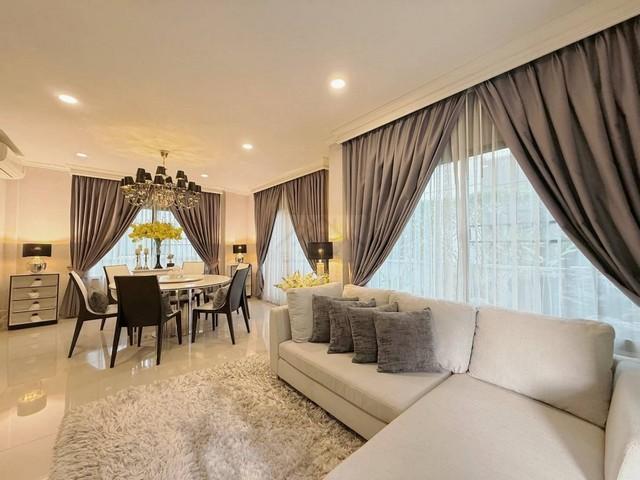 ให้เช่าบ้านเดี่ยว 2 ชั้น 60 ตรว. 4 ห้องนอน โครงการเดอะ ซิตี้ รามอินทรา THE CITY RAMINDRA ใกล้ แฟชั่นไอแลนด์ติดต่อ:: ชยา โทร/ID Line:: 0942823961Link Line:: https://line.me/ti/p/3xFA1An8Kcรหัส# T26-080บ้านเดี่ยว 2 ชั้น เดอะ ซิตี้ รามอินทรา THE CITY RAMINDRA ใกล้ แฟชั่นไอแลนด์ พร้อมเฟอร์นิเจอร์พื้นที่ใช้สอย 200 ตารางเมตรเนื้อที่ 60 ตารางวา4 ห้องนอน 3 ห้องน้ำ1 ห้องอเนกประสงค์1 ห้องรับแขก + ทานข้าวบริเวณรอบๆ ร่มรื่น มีบ่อปลาคร๊าฟ มีคนสวนดูแล�