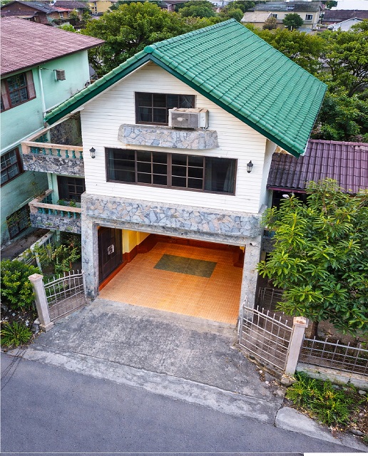 MRT ห้วยขวาง 1.1 กม. 2 น้ำ เดอะสตรีท รัชดา 1.4 กม.บิ๊กซี รัชดา 1 กม. MRT สุทธิสาร 700 ม.บ้าน ให้เช่าสองชั้นครึ่ง ฟังก์ชัน 2 นอน พื้นที่ใช้สอย 25 ตร.ว. 220 ตร.ม. 23,998 B-M. เหมาะพักอาศัย หรือโฮมออฟฟิศ เดินทางสะดวก เข้าออกได้หลายเส้นทางBig C Ratchada 1 km. MRT Sutthisan 700 m.  Two and a half story house for rent 2 bed 2bath located  The Street Ratchada 1.4km land size 25 sq.wa. usable area about 220 sq.m. rent 23,998 THB per month suitable for residence or home office convenient transportation with multiple access routes near Ratchada and Inthamara roadsถนนรัชดาภิเษก อโศกดินแดง แขวงรัชดาภิเษก 