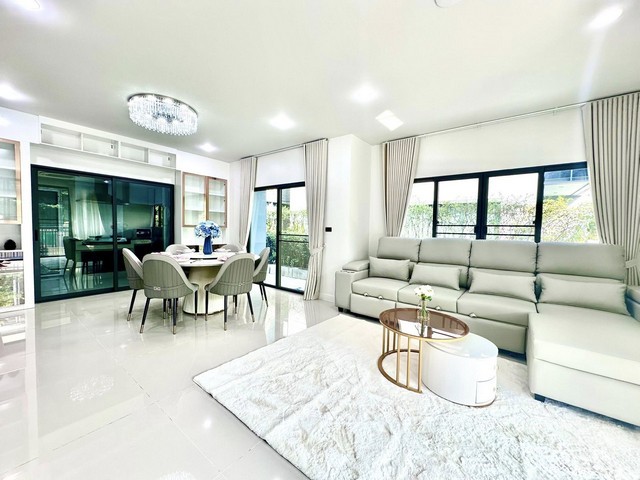 ให้เช่าบ้านเดี่ยวใกล้ รร.นานาชาติ ไบร์ทตันคอลเลจ , ห้าง เดอะไนน์ พระราม 9 เดอะมอลล์ บางกะปิ  บ้านเศรษฐสิริ กรุงเทพกรีฑา 2