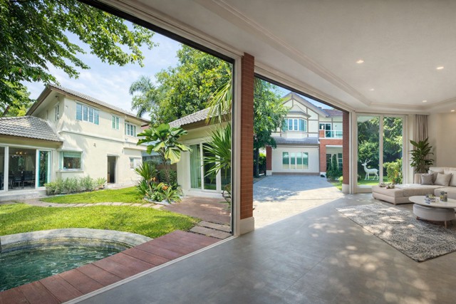 ราชพฤกษ์ รัตนาธิเบศร์ 132 ตร.วา.350 ตร.ม.คฤหาสน์ ลัดดารมย์ MRT บางรักน้อยท่าอิฐ 3 กม.ให้เช่าบ้านเดี่ยวสุดหรู 4 นอน 4 น้ำ  ติดถนนใหญ่ 