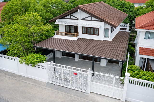 บ้านเดี่ยวให้เช่า 4นอน 2น้ำ ลาดพร้าว เสนานิคม1 สตรีวิทยา2 BTS เสนานิคม 800ม. กว้างใหญ่  90ตร.วา. 280 ตร.ม. 27,998 B-M.ใกล้สวนสาธารณะ รร.สตรีวิทยา 2 1 กม.  และแหล่งไลฟ์สไตล์ เหมาะอยู่อาศัย หรือใช้เก็บของ เดินทางสะดวกหลายเส้นทาง ถ.ประเสริฐมนูกิจ ลาดพร้าว house for rent 4bed Senanikom1 Satri Witthaya2 BTS Senanikom 800m. 2bath in Senanikom Ladprao area on a spacious 90 sq.wa. 280 sq.m. plot price 27,998THB per month close to a park Satri Witthaya 2 School 1 km. and lifestyle amenities suitable for living or storage with convenient access via Praserthmanukit Road and Ladpraoถ.ประเสริฐมนูก�