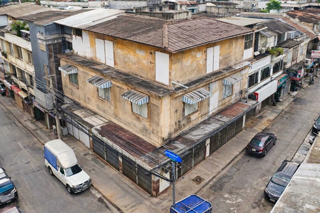 สวนรมณีนาถ 150ม. ใกล้ MRTสามยอด 650ม.  อาคารพาณิชย์ 2 ชั้น หัวมุม 2 คูหา หน้าหลัง 4นอน 4น้ำ  ตลาดสำเพ็ง 500 ม. แยกเรือนจำ ดิโอลด์สยาม ไชน่าเวิลด์ ภายใน 1 กม. 40 ตร.ว. 240 ตร.ม. ทำเลค้าขายย่านบริพัตร เยาวราช 24,999-29,999 B-MRommaniNat Park 150m MRT SamYot 650m. on conner 2 Storey Commercial Building 2Units Front and Back with 4Beds 4Baths RuanCham Junction 24,999-29,999 B-M Near  Sampeng Market 500m. The Old Siam China World within 1 km 40sq.wah Usable Area 240sq.m Prime Business Location Boriphat Yaowaratแยกเรือนจำถนนมหาไชย แขวงสำราญราษฎร์ เขตพระนคร กรุงเทพมหานครขนาดที่ด�