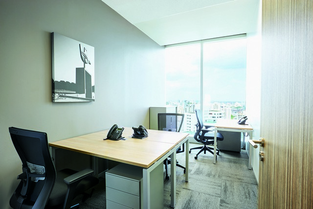 ออฟฟิศตกแต่งพร้อมใช้ สุขุมวิท  อาคารภิรัช ทาวเวอร์ แอ๊ดเอ็มควอเทียร์ มีพนักงาน 1 ท่านขึ้นไป   BTS พร้อมพงษ์ โทร 025125909,  084-543-4833 ดูข้อมูลอาคารอื่นที่ www.irentoffice.com ยินดีรับฝากขาย-เช่าสำนักงาน- รองรับพนักงานตั้งแต่ 1 ท่านขึ้นไป ราคาค่าเช่าประมาณ 10,000 บาทขึ้นไป- มีอุปกรณ์สำนักงานครบทั้งโต๊ะ เก้าอี้ ตู้เก็บเอกสาร พร้อมใช้- ระบบอินเตอร์เน็ต และ wifi ตลอดระยะเวลาทำงาน- มีพนักงานต้อน�