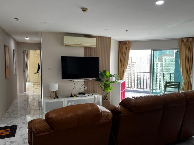 ขายคอนโด Belle Grand Rama 9 | ทำเลทอง ใจกลาง New CBD ติด MRT พระราม 9 ห้องใหญ่พิเศษ 105 ตร.ม. เหมาะอยู่อาศัยหรือปล่อยเช่าลงทุนโครงการระดับพรีเมียม ใจกลางพระราม 9เดินลงจากคอนโดถึง MRT ได้เลย รายล้อมด้วยห้าง ออฟฟิศ และไลฟ์สไตล์ครบ——รายละเอียดห้อง• ขนาด 105 ตร.ม.• 2 ห้องนอน 2 ห้องน้ำ• ชั้น 22 อาคาร B1• ห้องกว้าง โปร่ง แบ่งสัดส่วนลงตัว• เฟอร์นิเจอร์ครบ พร้อมเข้าอยู่ทันที• เหมาะทั้งอยู่อาศัยเอ�