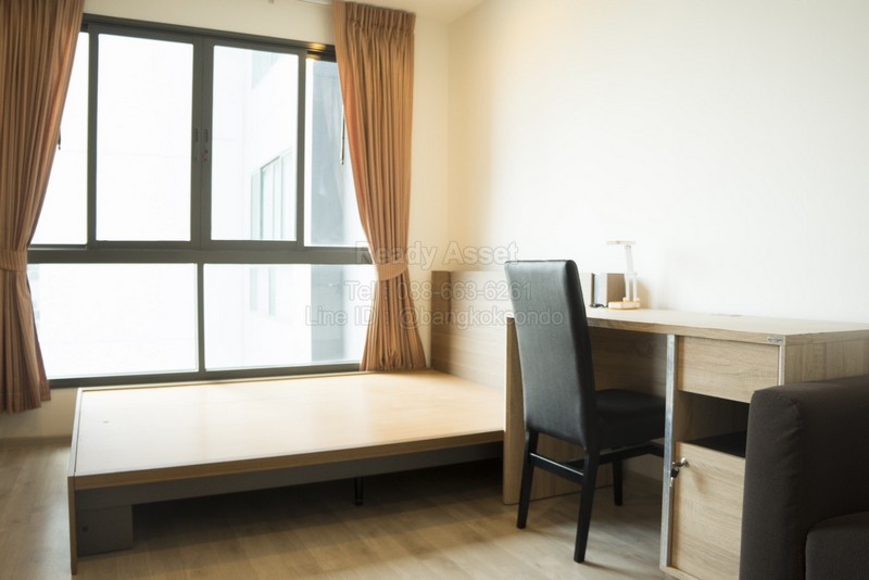 รหัสทรัพย์ : CR6901-0029คอนโด ไอดีโอ โมบิ จรัญ อินเตอร์เชนจ์ / IDEO MOBI CHARAN - INTERCHANGEรายละเอียดห้องขนาดห้อง 22 ตร.ม. ชั้น 12A 1 ห้องนอน 1 ห้องน้ำ วิวสระว่ายน้ำเฟอร์นิเจอร์+เครื่องใช้ไฟฟ้า- ตู้เย็น - แอร์ - ไมโครเวฟ- เตาไฟฟ้า- เครื่องซักผ้า- ตู้เสื้อผ้า- โต๊ะทำงาน- โซฟา- เตียง + ที่นอน 5 ฟุตค่าเช่า 13,000 บาท/เดือน- ชำระค่ามัดจำ 2 เดือน- ชำระค่าเช่าล่วงหน้า 1 เดือน- ระยะเวลาสัญญาขั้นต่ำ 1 ปี_ _ _ _ _ _ _ _ _ _ _ _ _ _ _ _ _ _ _