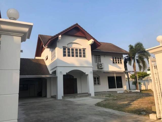 ให้เช่าบ้านเดี่ยว 2 ชั้น 208 ตรว. พร้อมโกดังเก็บของ ซอยลาดปลาเค้า 8 จอดรถได้หลายคัน เหมาะทำออฟฟิศ เดินทางไปเกษตรนวมินทร์ ถนนลาดพร้าว ได้สะดวก*** ราคาเช่า 50,000 บาท/เดือนติดต่อ:: ชยา  โทร/ID Line:: 0942823961   Link Line:: https://line.me/ti/p/3xFA1An8Kcรหัส# PL343บ้านเดี่ยว 2 ชั้น พร้อมโกดังเก็บของ ซอยลาดปลาเค้า 8 จอดรถได้หลายคัน เหมาะทำออฟฟิศ- เนื้อที่ 208 ตรว. - พื้นที่ใช้สอย 400 ตรม. - 3 ห้องนอน (แอร์ทุกห้อง) - 3 ห้องน้ำ - 1 ห้อ