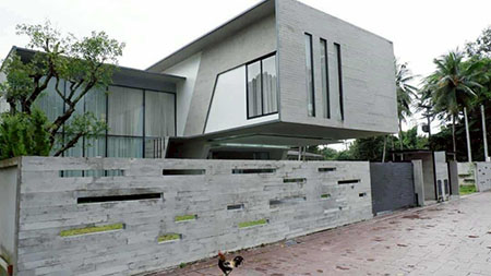 ขาย บ้านพูลวิลล่าโมเดิร์น โซนช่างเคียน  บ้าน 2 ชั้น ต.ช้างเผือก  อ.เมือง เชียงใหม่3 ห้องนอน, 4 ห้องน้ำเครื่องซักผ้ามีให้Internet wifi ที่ดิน 113 ตร.วาพื้นที่ใช้สอย 320 ตร.ม.   เฟอร์นิเจอร์ให้ทั้งหมด ห้องนั่งเล่น 1 ห้องทำงาน  มีที่จอดรถ 2 คัน ให้เช่าเดือนละ 130,000 บาท  (+เงินประกัน2เดือน)สัญญาเช่าขั้นต่ำ 1 ปี ................Please Contact ; PhungTel.0946935153ID Line ; @dlive  (ใส่แอด@ข้างหน้าด้วยนะคะ) เน้นทักแชทก่อนนะคะหรือกดเพิ�