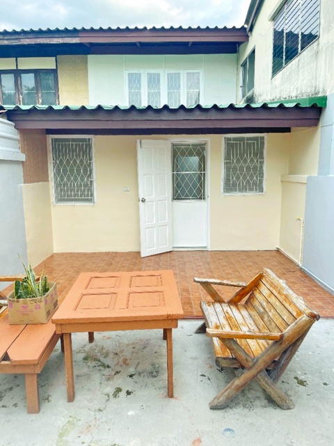 เหมาะทำเป็นโฮมออฟฟิศ พักอาศัย เงียบสงบ ประชาชื่น10-14 3นอน ให้เช่าทาวน์เฮ้าส์ 2 ชั้น 31 ตร.วา.250 ตร.ม.  ม.ธุรกิจบัณฑิตย์ 500 ม.1น้ำ  11,998B-M. รีโนเวทสวยงาม แหล่งชุมชน รพ.นนทเวช 2.1กม. เดินทางเข้า-ออกได้หลายทาง  แยกสามัคคี-ประชาชื่นPrachachuen10-14 3 bed MRT Chaengwattana 14. 2.5km. 2-story Dhurakij Pundit University. 500 m.townhouse for rent 31sq.wa. 250sq.m. 1 bath  Beautifully renovated. Good community. Suitable for home office or residence. Quiet and peaceful. 11,998B-M. 2.1 km. from Nonthavej Hospital. Easy access from multiple routes Samakkee-Prachachuen intersection. แยกสามัคคี-ประชาชื่น12-14 ถ.ป�