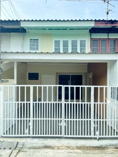  ให้เช่าทาวน์เฮ้าส์ 2 ชั้น 31 ตร.วา.250 ตร.ม.ม.ธุรกิจบัณฑิตย์ 500 ม. 3นอน ประชาชื่น10-14 MRTแจ้งวัฒนะ14 2.5กม. 1น้ำ  11,999 B-M. รีโนเวทสวยงาม แหล่งชุมชน เหมาะทำเป็นโฮมออฟฟิศ พักอาศัย เงียบสงบ รพ.นนทเวช 2.1กม. เดินทางเข้า-ออกได้หลายทาง  แยกสามัคคี-ประชาชื่น500 m. from Dhurakij Pundit University. Prachachuen10-14 MRT Chaengwattana 14. 2.5km. 2-story townhouse for rent 31sq.wa. 250sq.m. 3 bed 1 bath  Beautifully renovated. Good community. Suitable for home office or residence. Quiet and peaceful. 11,999 B-M. 2.1 km. from Nonthavej Hospital. Easy access from multiple routes Samakkee-Prachachuen intersection. แยกสามั