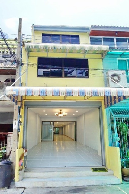 ซ.สาธุประดิษฐ์ 52-60 รีโนเวทใหม่ ฟังก์ชัน 5 นอน 3 น้ำ ตลาดบางโพงพาง 1.2 กม.และแหล่งไลฟ์สไตล์พระราม 3 พื้นที่ใช้สอย 18 ตร.วา. 288 ตร.ม.17,999 B-M. เงียบสงบ เป็นส่วนตัว เหมาะอยู่อาศัย หรือโฮมออฟฟิศ ถ.พระราม3 สาธุประดิษฐ์  BRT วัดดอกไม้ 1.0 กม.อาคารพาณิชย์ให้เช่า 4 ชั้น SathuPradit 52-60 Road  BRT Wat Dok Mai 1.0 km. 4 story renovated commercial building for rent 5 bedrooms 3 bathrooms 1.2 km to Bang Phong Phang Market and Rama 3 lifestyle area land size 18 sq.wa. usable area 288 sq.m. rent 17,999 B-M quiet private suitable for residence or home office on Rama 3 ถ.พระราม3 ซ.สาธุป�