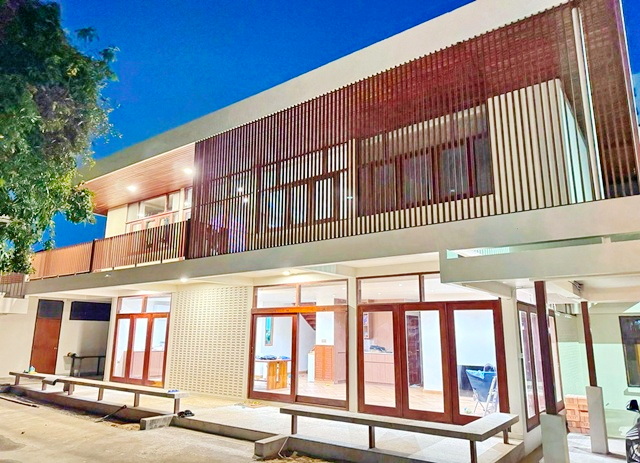 สะพานพระราม8 600 ม.6นอน MRT บางยี่ขัน 1.0 กม. บ้านเดี่ยวสุดหรู ฟังก์ชัน  4 น้ำ จรัญสนิทวงศ์ 40-46ฟังก์ชัน ใกล้สวนหลวงพระราม 8 600 ม. พื้นที่ขนาดใหญ่ 170ตร.วา. 500 ตร.ม. รีโนเวทใหม่ทั้งหลัง 84,998B-M. เหมาะทำธุรกิจ อยู่อาศัย หรือพาณิชย์ เดินทางสะดวก หาของกินง่าย ตลาดบางยี่ขัน 900 ม. ถ.จรัญสนิทวงศ์near Rama VIII Bridge Park 600 m.  6bed MRT BangYiKhan 1.0 km.Luxury detached house for rent Charansanitwong40-46 Road. 4 bath large land size 170 sq.wa. usable area 500 sq.m. newly renovated rent 84,998B-M suitable for business residential or commercial use convenient t