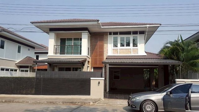 บ้านสวย ราคาดี ขายเพียง 3.8 ล้าน 56 ตรว. #อรสิริน6 #ดอยสะเก็ด บ้านเดี่ยว 2 ชั้น #เฟอร์นิเจอร์ครบ พร้อมเข้าอยู่ หน้าบ้าน ไม่ติดใคร เป็นส่วนตัว ทำเลดีมาก #ติดถนนวงแหวนรอบ3 เข้า–ออกสะดวกสุดรายละเอียดบ้านพื้นที่ใช้สอย 197 ตร.ม.ขนาดที่ดิน 56 ตร.วา4 ห้องนอน | 3 ห้องน้ำ1 ห้องพระ | 1 ห้องรับแขก2 ห้องครัวจอดรถได้ 2 คันราคาพิเศษเพียง 3,800,000 บาทค่าโอนคนละครึ่ง*ราคาถูกกว่าโครงการเดิม 4.69 ล้าน�