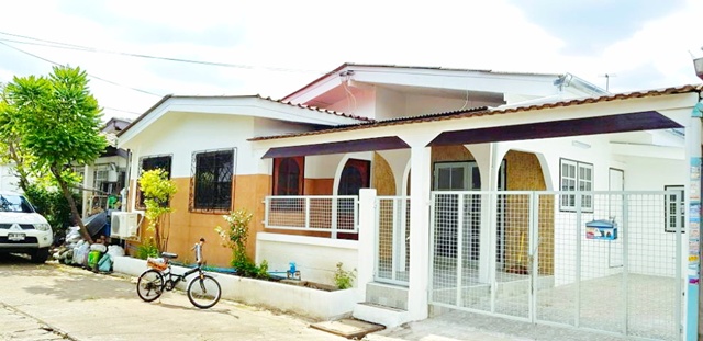 โชคชัย4 สตรีวิทยา2  MRT ลาดพร้าว 3 กม.บ้านเดี่ยวให้เช่า เสนา 3 นอน 2 น้ำ  38 ตร.วา.250 ตร.ม. ใกล้ถนนเกษตรนวมินทร์ ม.เกษตรศาสตร์ บางเขน 2 กม. เหมาะสำหรับอยู่อาศัย ทำเลศักยภาพ 13,999 B-M. เซ็นทรัลอีสต์วิลล์ 2 กม. เดินทางสะดวก ถ.เกษตรนวมินทร์Chokchai4 Satri Witthaya2 house for rent in Senanives with 3bed 2bath on 38sq.wa. 250 sq.m. land Near Kaset Nawamin Road and Kasetsart University Bangkhen 2 km. Close to Central EastVille 2 km. Ideal for living in a prime location with convenient access Priced at 13,999 B-M.โชคชัย4 สตรีวิทยา2 ถ.เกษตรนวมินทร์ ซ.เสนานิเวศน์ แ