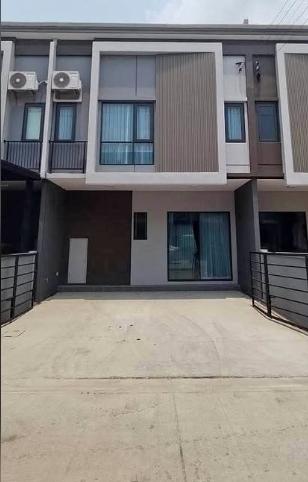 ให้เช่าทาวน์โฮม แกรนด์พลีโน่ พหลโยธิน-วิภาวดีสนใจติดต่อ คุณนัน เบอร์โทร 062-8923978, 080-5478745ทาวน์โฮม แกรนด์พลีโน่ พหลโยธิน-วิภาวดี- ขนาด : ทาวน์โฮม 2 ชั้น (3 ห้องนอน, 2 ห้องน้ำ)105 ตร.ม./17.5 ตร.ว.- แอร์ 4 ห้อง (ห้องใหญ่ + ห้องกลาง + ห้องเล็ก+ ห้องโถง)- ชุดเตียงนอน 5 ฟุต + ตู้เสื้อผ้า + โต๊ะเครื่องแป้ง(ห้องใหญ่ + ห้องนอนกลาง)- ห้องนอนเล็ก/ห้องอเนกประสงค์ - ม่าน ยูวี (กันแสง 100%) ทั้งหลัง- เคาน์เตอร์คร�