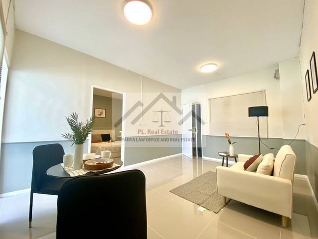 ขายคอนโดเอื้ออาทรสายไหม 34ตรม ใกล้BTSคูคตแยกคปอสนามบินดอนเมืองแถมเฟอร์นิเจอร์พร้อมอยู่ใกล้BTSคูคต,แยกคปอสนามบินดอนเมือง รพ.สินแพทย์พื้นที่ 34 ตรม มี 1 ห้องนอนใหญ่ 1 ห้องรับแขกใหญ่ 1ห้องน้ำ 1ห้องครัว พร้อมลาน ระเบียง ลมเย็นสบายราคาขาย 599,000 บาทที่ตั้ง เอื้ออาทรสายไหม ซอยสายไหม 33/1 แขวงสายไหม เขตสายไหม กทมพิกัด: https://maps.app.goo.gl/bBfeYYwuJPp4ZntW7?g_st=ipchttps://www.facebook.com/profile.php?id=61581484955548ติดต่อ : คุณภัสพงณ์ 063