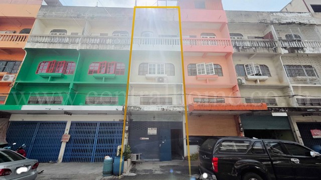 รหัสทรัพย์&nbsp;5534ตึกแถว 4 ชั้น เพชรเกษม 93 ติดตลาดอ้อมน้อย&nbsp;ที่ตั้ง : ตำบลอ้อมน้อย อำเภอกระทุ่มแบน จังหวัดสมุทรสาคร 74130รายละเอียดทรัพย์-&nbsp;อาคารพาณิชย์ 4 ชั้น&nbsp;ขนาดเนื้อที่ดินรวม&nbsp;16&nbsp;ตารางวา&nbsp;พื้นที่ใช้สอยประมาณ 200 ตารางเมตร-&nbsp;หน้ากว้าง 4 เมตร ลึก 10.5&nbsp;เมตร- 3&nbsp;ห้องนอน, 3 ห้องน้ำ, 1 ห้องครัว, 1 ห้องรับแขก, 1 ห้องนั่งเล่น, 2 ที่จอดรถ-&nbsp;อาคารมีโครงสร้างที่แข็งแรง เดิมเป็นโรงง�