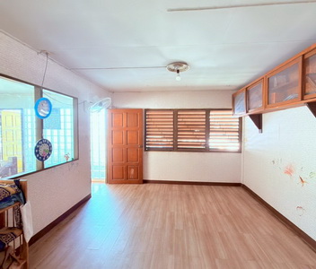 รหัสทรัพย์ :HL#27504 (L084778)บ้านเดี่ยว สุขุมวิทซอย 49/14 แขวงคลองตันเหนือ เขตวัฒนา กรุงเทพมหานครเนื้อที่ 49 ตารางวา พื้นที่ใช้สอย 200 ตารางเมตรบ้าน 2 ชั้น 2 ห้องนอน 3 ห้องน้ำ มีห้องรับแขก ห้องครัว ห้องทานข้าว ห้องเก็บของ ที่จอดรถใหญ่ได้ 1 ค้น มอเตอร์ไซร์ 4-5 คัน ทำเลดีเข้าออกได้หลายเส้นทางสถานที่ใกล้เคียง-สถานีรถไฟฟ้า BTS สถานีพร้อมพงษ์-โรงเรียนสุเหร่าบ้านดอน 50 เมตร-Tops Fine Food Sukhumvit 49 700 เ�