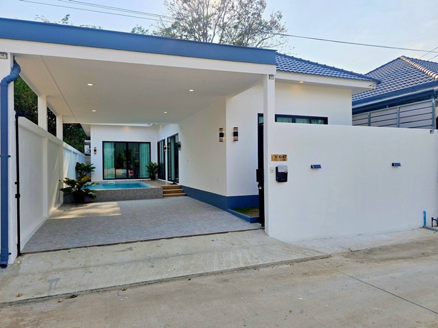 AOM 2450บ้านพร้อมสระว่ายน้ำส่วนตัวใกล้ สวนสาธารณะอ่างเก็บน้ำมาบประชันเพียง 800 เมตร3 ห้องนอน 3 ห้องน้ำ ขนาดที่ดิน 59 ตารางวาสระว่ายน้ำระบบเกลือ 3×6 เมตรตกแต่งเฟอร์นิเจอร์และเครื่องใช้ไฟฟ้าครบเซตราคา 5,990,000 บาทบ้านไม่มีค่าส่วนกลางค่าใช้จ่ายที่เกิดขึ้นทั้งหมดณวันโอนกรรมสิทธิ์50:50ติดต่อขอรูปและรายละเอียดเพิ่มเติม  สนใจนัดชมสถานที่จริงContact  TEL/LINE คุณต๋อม 081-925-2443          TEL/LINE คุณ�