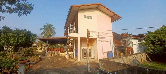 รหัสทรัพย์ M650523ขายที่ดินพร้อมรีสอร์ท ทำเลสวย ติดถนนเชียงคาน จังหวัดเลยตั้งอยู่ ริมแม่น้ำโขง บรรยากาศดี เงียบสงบ เป็นธรรมชาติ เหมาะสำหรับดำเนินธุรกิจต่อหรือพัฒนาเพิ่มมูลค่า???? ขนาดพื้นที่ 1 ไร่ 20 ตารางวา???? ราคาขายเพียง 8 ล้านบาทจุดเด่นทรัพย์ทำเลท่องเที่ยวชื่อดัง ติดถนนเชียงคานติดริมแม่น้ำโขง วิวสวย อากาศดีบรรยากาศร่มรื่น มีต้นไม้ใหญ่ให้ร่มเงาใกล้ปั๊ม ป�