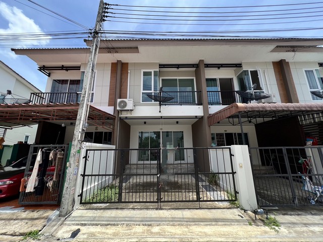    ขาย ทาวน์โฮม โครงการ สวนเสือ พาร์ควิวล์ 2    ซอย 26 ถนน ศรีราชา-หนองค้อ ต.หนองขาม อ.ศรีราชา จ.ชลบุรี  ราคา  1,620,000   บาท (ต่อรองราคาได้เยอะมาก สนใจติดต่อเลย)  รายละเอียดบ้าน - เนื้อที่ 20.6 ตร.ว. - 2 ห้องนอน 2 ห้องน้ำ   - 1 ที่จอดรถ  พิกัดบ้าน : https://maps.app.goo.gl/8oZL3o3Kq1GDK8828  สถานที่ใกล้เคียง   - โรงเรียนอัสสัมชัญศรีราชา - สวนเสือศรีราชา - สถานีตำรวจภูธรย่อยตำบลหนองขาม  รหัสทรัพย์ (Code ID)  : PJ-26-CIMB 0541   สอบถามเพิ่ม