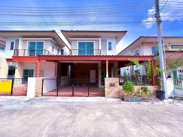    ขาย ทาวน์โฮม โครงการ แพนนาเซียวิลเลจ  ถนนมอเตอร์เวย์ กรุงเทพ-ชลบุรี สายใหม่  ถนน มิตรภาพ ต.สำนักบก อ.เมืองชลบุรี จ.ชลบุรี  ราคา  2,520,000   บาท (ต่อรองราคาได้เยอะมาก สนใจติดต่อเลย)  รายละเอียดบ้าน - เนื้อที่ 36 ตร.ว. - 3 ห้องนอน 3 ห้องน้ำ   - 1 ที่จอดรถ   สถานที่ใกล้เคียง   - โรงเรียนอนุบาลชลบุรี - บิ๊กซีมาร์เก็ต นาป่า  รหัสทรัพย์ (Code ID)  : PJ-26-CIMB 0420   สอบถามเพิ่มเติม / นัดชม โทร. 096-932-4624(ออมสิน) โทร. 0